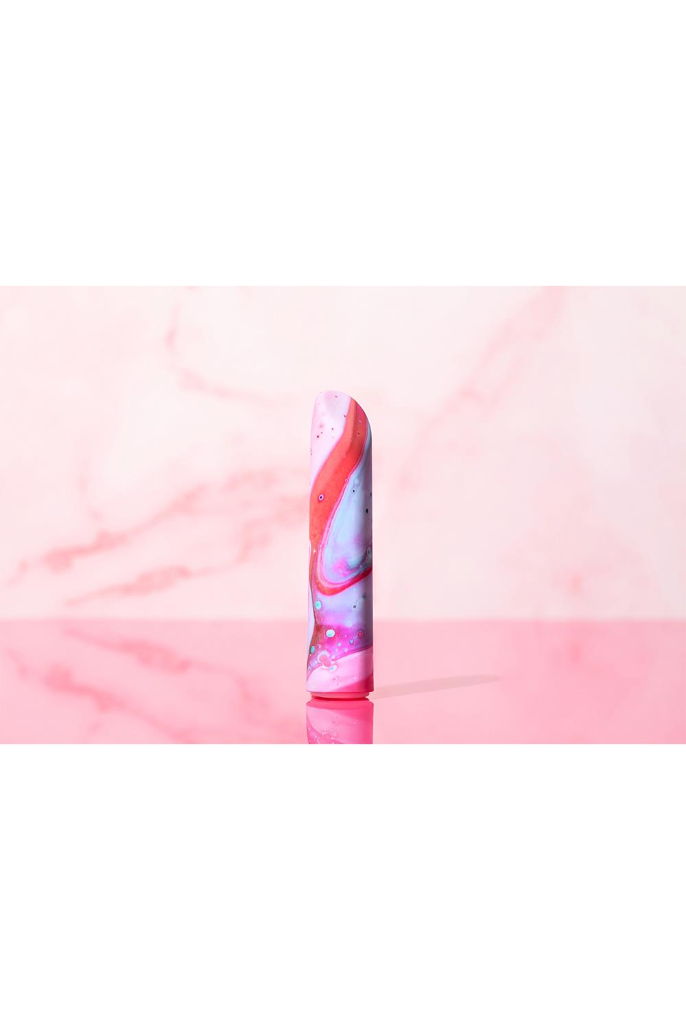 Smuk Bullet Vibrator med kraftig motor og rumlende fornemmelser