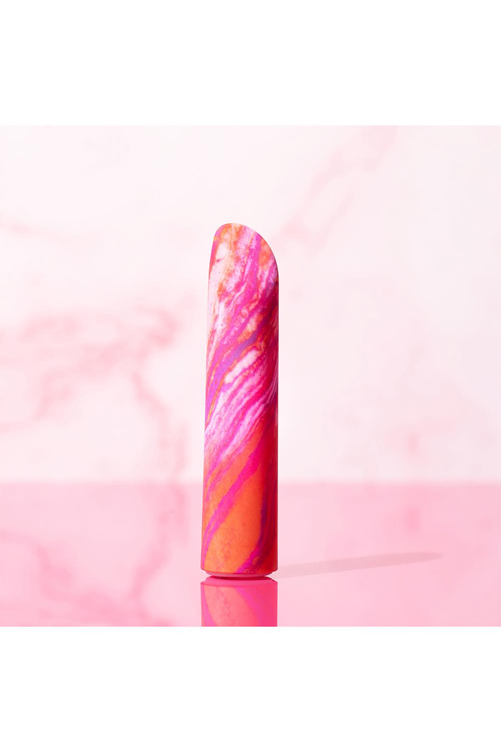 Smuk Bullet Vibrator fra Limited Addiction med rumlende vibrationer