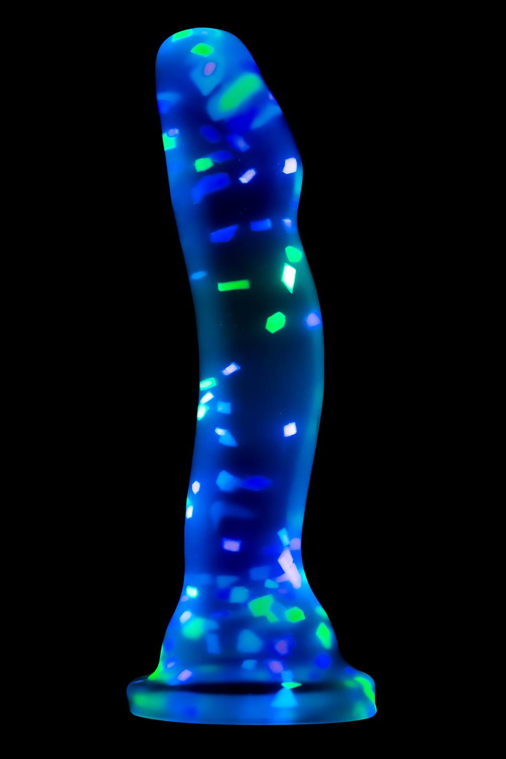 Selvlysende Dildo med Sugekop i god kvalitet fra Neo Elite