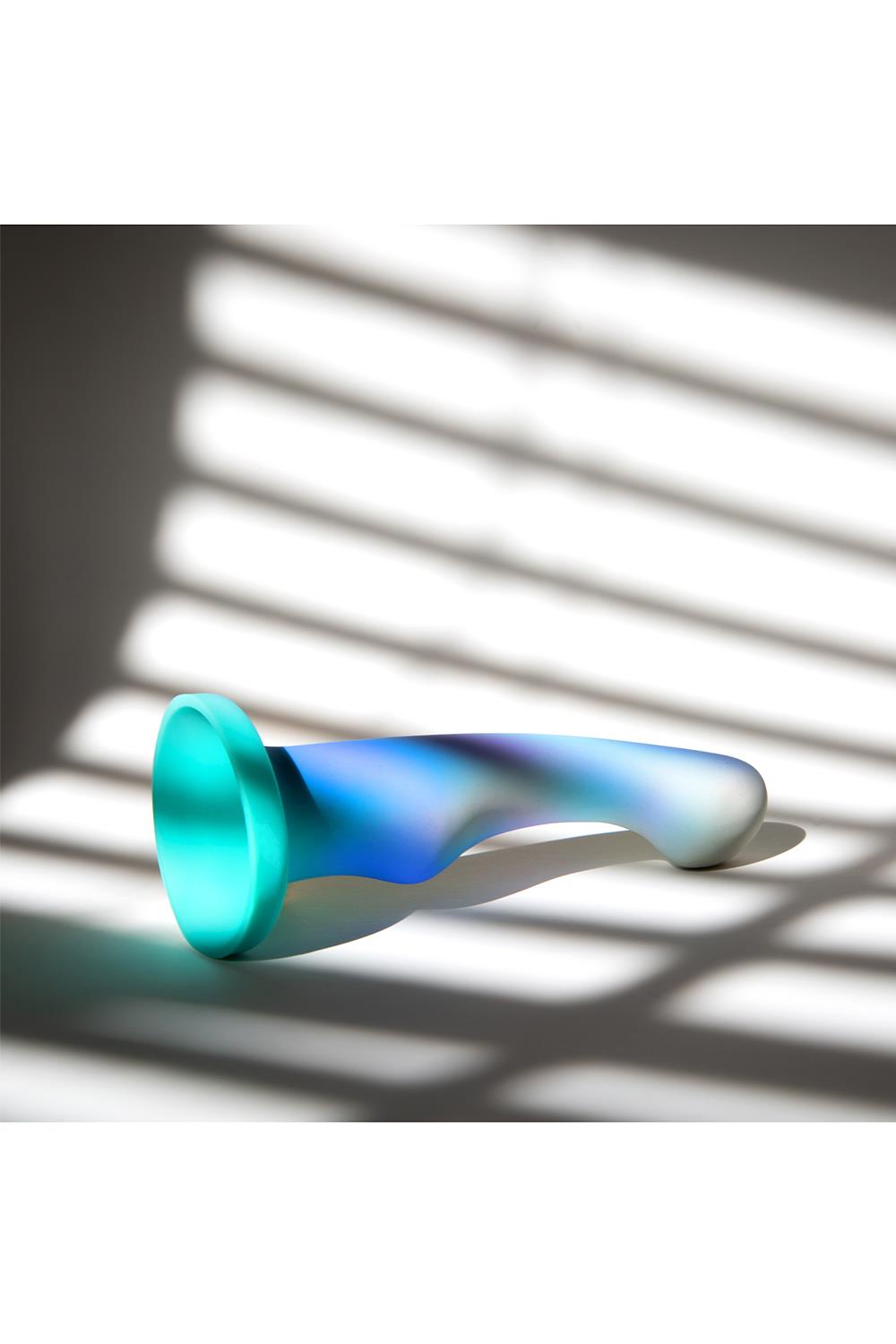 Den smukkeste dildo i flotte farver fra Avant - Opal Dreams udgave