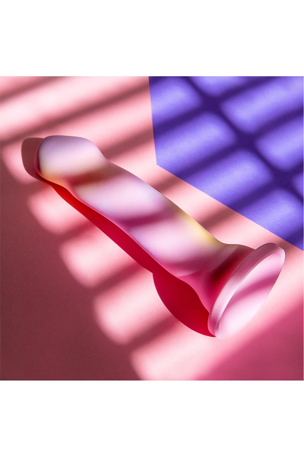Avant Smukke Sun's Out Dildo i flot farverigt design til stimulering af G-punkt og P-punkt